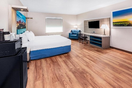 Days Inn & Suites by Wyndham San Antonio near AT&T Center - image 15