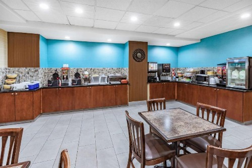 Days Inn & Suites by Wyndham San Antonio near AT&T Center - image 16