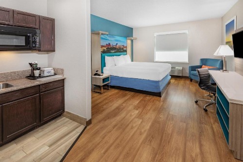 Days Inn & Suites by Wyndham San Antonio near AT&T Center - image 25