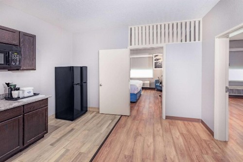 Days Inn & Suites by Wyndham San Antonio near AT&T Center - image 27