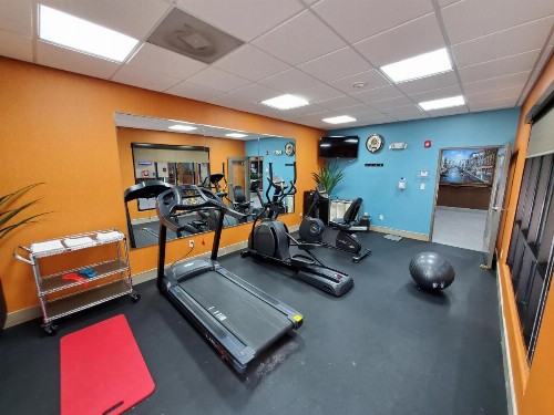 Days Inn & Suites by Wyndham San Antonio near AT&T Center - image 30
