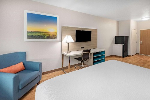 Days Inn & Suites by Wyndham San Antonio near AT&T Center - image 32