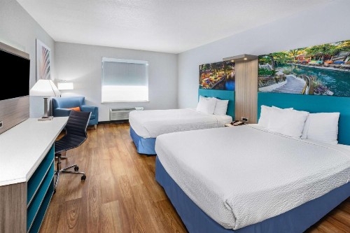 Days Inn & Suites by Wyndham San Antonio near AT&T Center - image 33