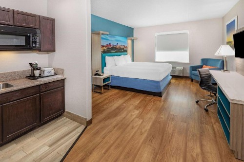 Days Inn & Suites by Wyndham San Antonio near AT&T Center - image 39