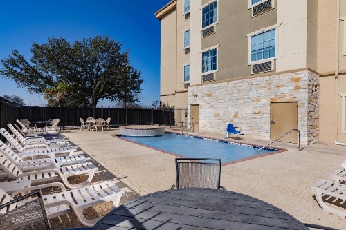 Days Inn & Suites by Wyndham San Antonio near AT&T Center - image 42