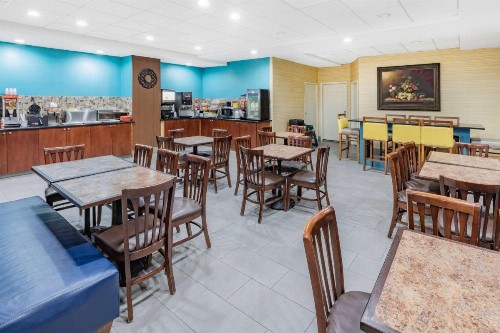 Days Inn & Suites by Wyndham San Antonio near AT&T Center - image 43