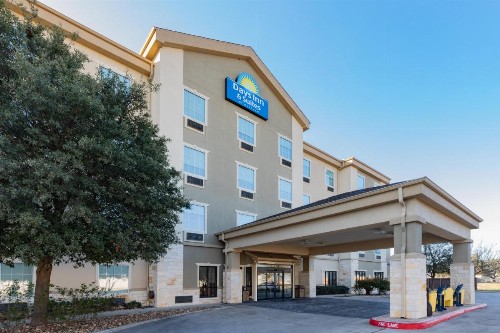 Days Inn & Suites by Wyndham San Antonio near AT&T Center - image 48