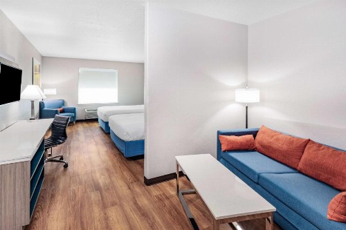 Days Inn & Suites by Wyndham San Antonio near AT&T Center - image 5