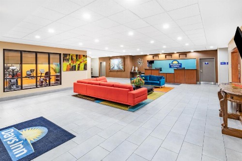 Days Inn & Suites by Wyndham San Antonio near AT&T Center - image 6