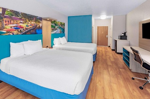 Days Inn & Suites by Wyndham San Antonio near AT&T Center - image 8