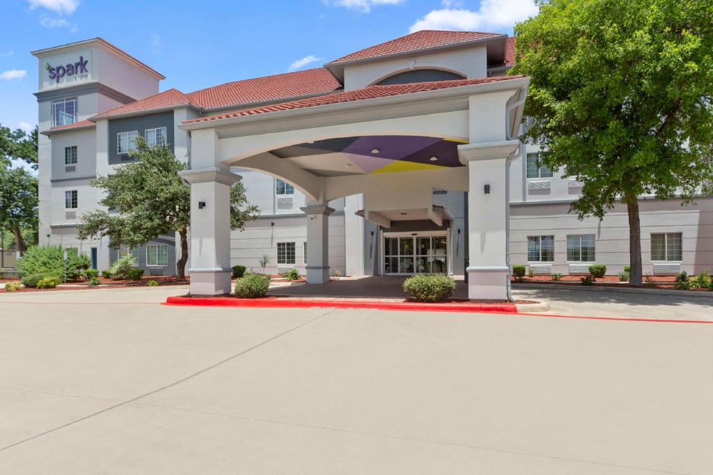 La Quinta Inn & Suites by Wyndham San Antonio The Dominion - main image