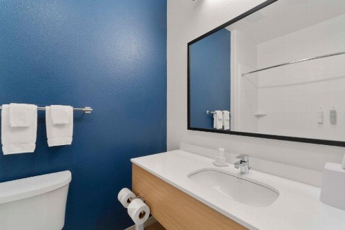La Quinta Inn & Suites by Wyndham San Antonio The Dominion - image 15