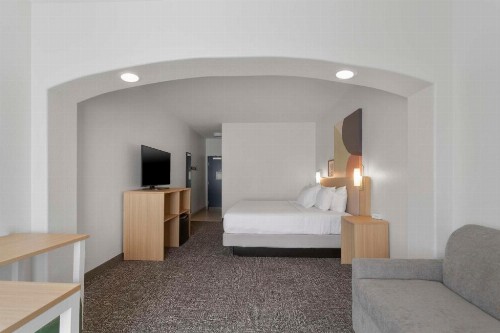 La Quinta Inn & Suites by Wyndham San Antonio The Dominion - image 20