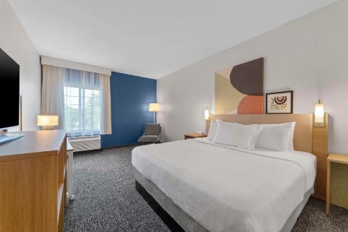 La Quinta Inn & Suites by Wyndham San Antonio The Dominion - image 24