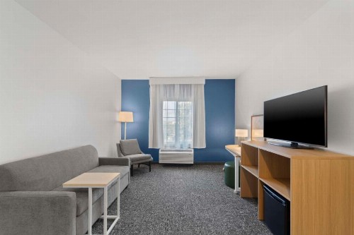 La Quinta Inn & Suites by Wyndham San Antonio The Dominion - image 40