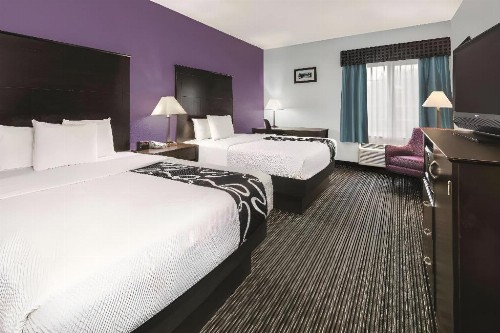 La Quinta Inn & Suites by Wyndham San Antonio The Dominion - image 43