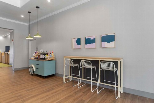 La Quinta Inn & Suites by Wyndham San Antonio The Dominion - image 6