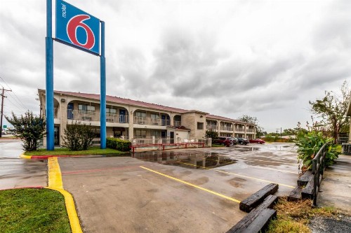 Motel 6-San Antonio TX - Splashtown - image 21