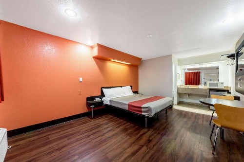 Motel 6-San Antonio TX - Splashtown - image 25