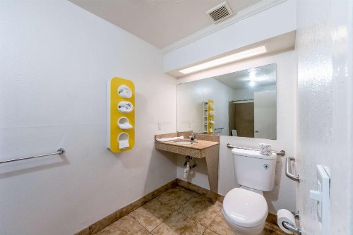 Motel 6-San Antonio TX - Splashtown - image 35
