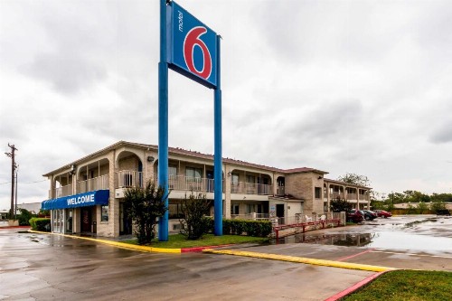 Motel 6-San Antonio TX - Splashtown - image 36