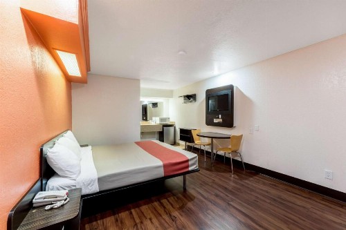 Motel 6-San Antonio TX - Splashtown - image 40