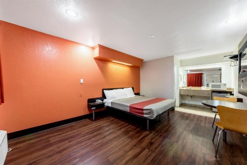 Motel 6-San Antonio TX - Splashtown - image 41