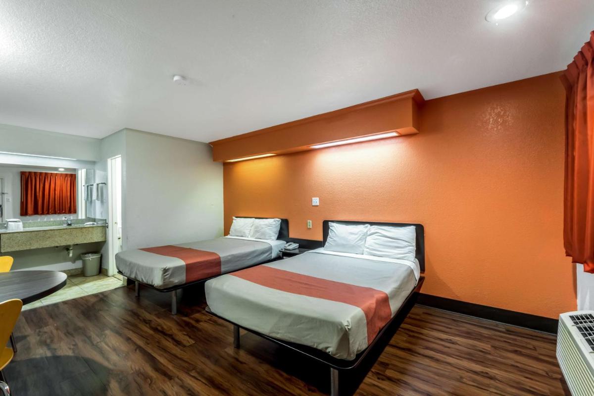 Motel 6-San Antonio TX - Splashtown - image 6