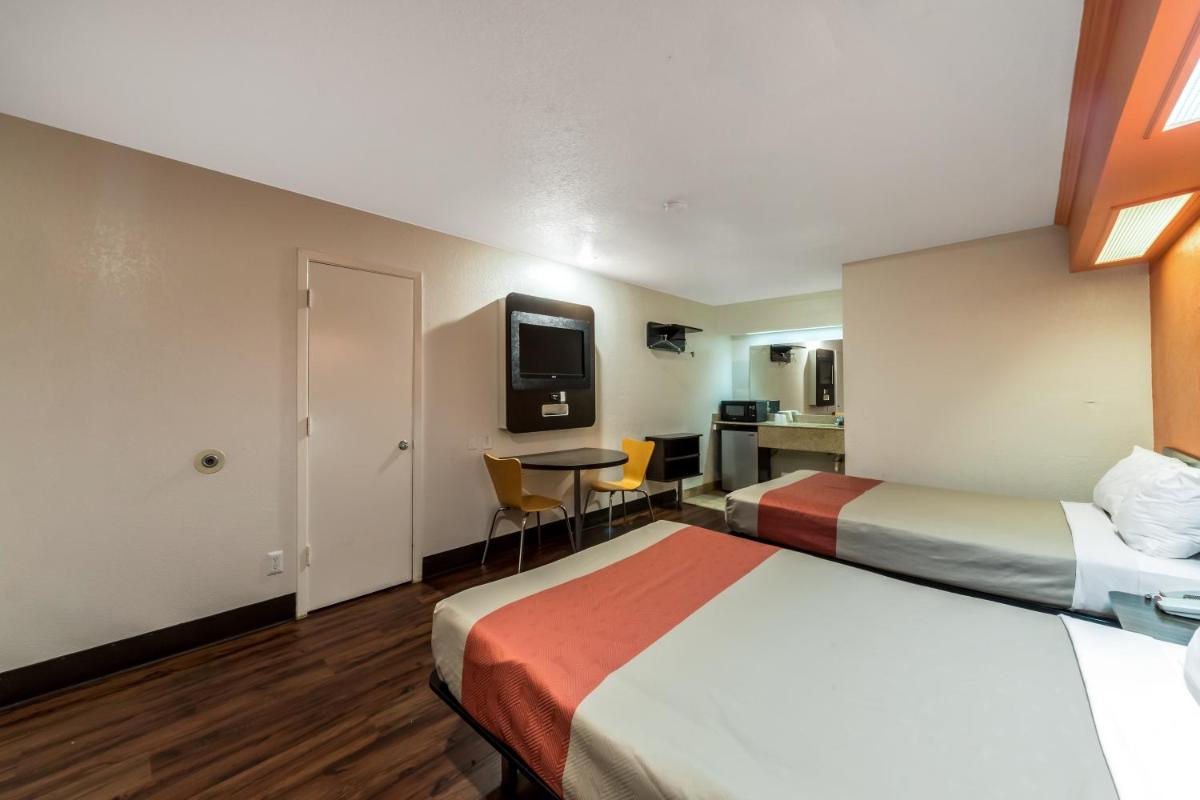 Motel 6-San Antonio TX - Splashtown - image 7