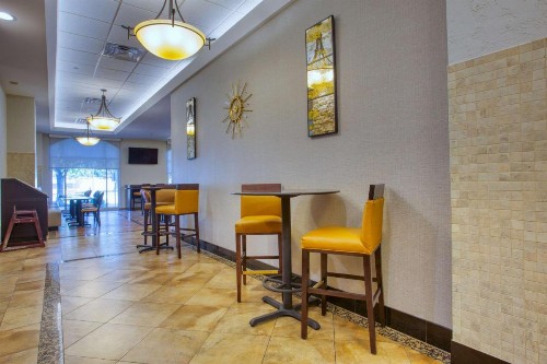 Drury Inn & Suites San Antonio Near La Cantera - image 10