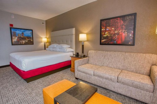 Drury Inn & Suites San Antonio Near La Cantera - image 17