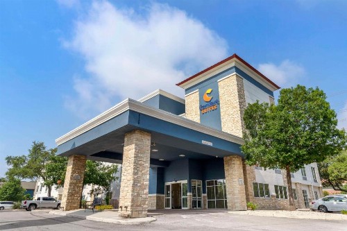 Comfort Suites Medical Center Near Six Flags