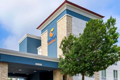 Comfort Suites Medical Center Near Six Flags - image 17