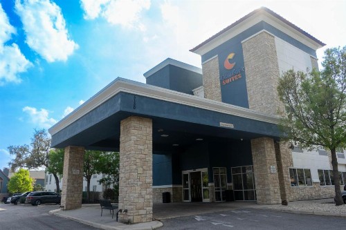 Comfort Suites Medical Center Near Six Flags - image 35