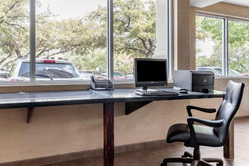 Comfort Suites Medical Center Near Six Flags - image 44