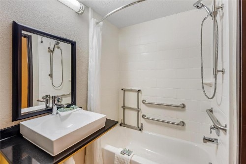 Best Western Alamo Suites Downtown - image 37