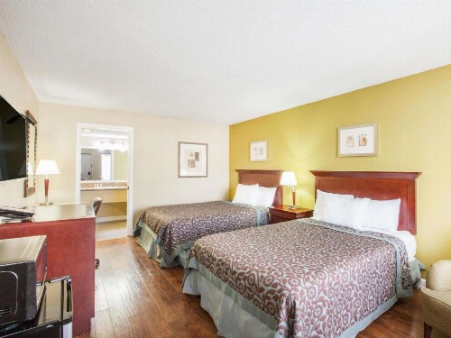 Days Inn by Wyndham San Antonio Alamo/Riverwalk - image 13