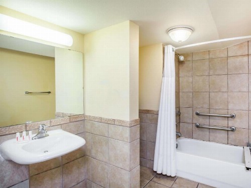 Days Inn by Wyndham San Antonio Alamo/Riverwalk - image 17