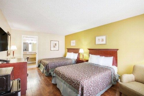 Days Inn by Wyndham San Antonio Alamo/Riverwalk - image 33