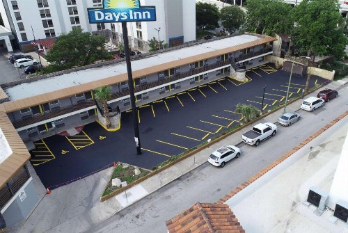 Days Inn by Wyndham San Antonio Alamo/Riverwalk - image 9