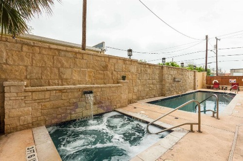 Comfort Suites Alamo Riverwalk - image 19