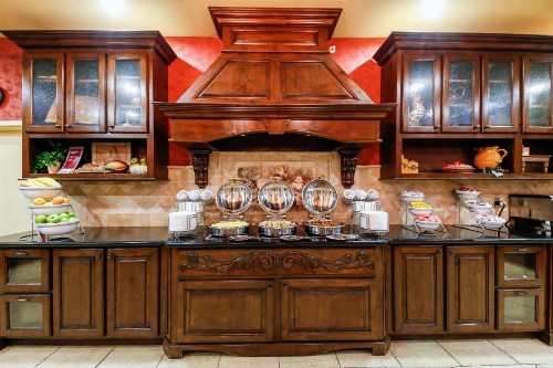 Comfort Suites Alamo Riverwalk - image 27