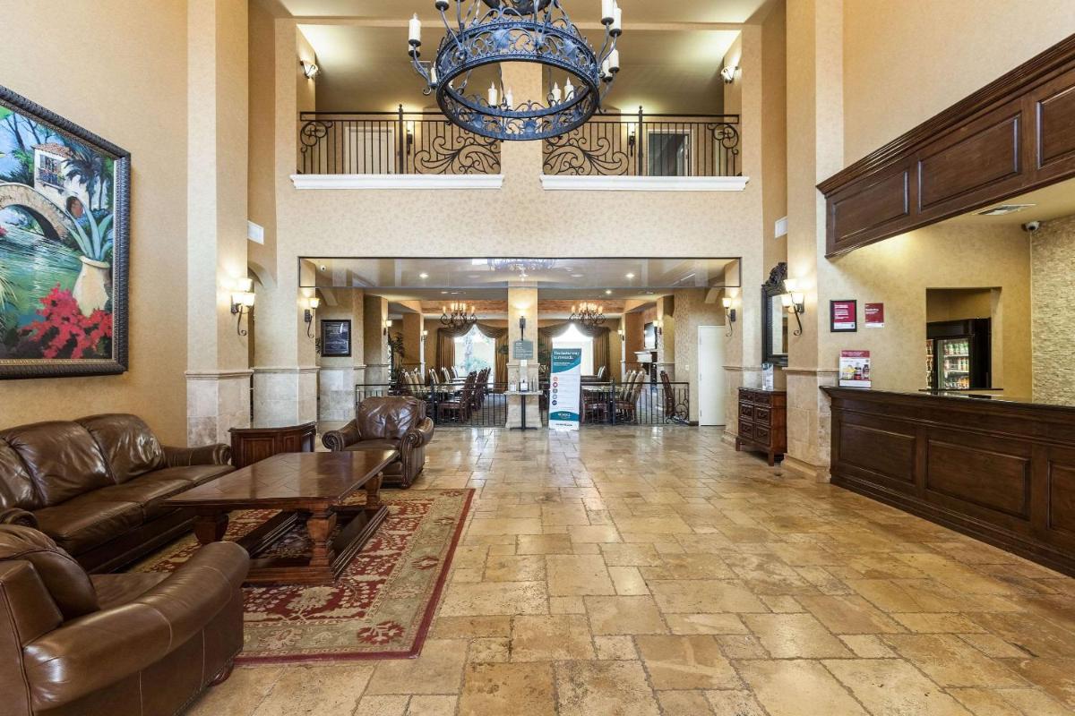 Comfort Suites Alamo Riverwalk - image 7