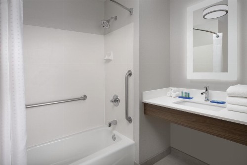 Holiday Inn Express San Antonio North Riverwalk Area an IHG Hotel - image 18