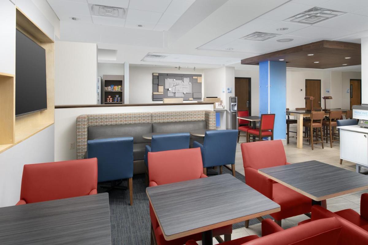 Holiday Inn Express San Antonio North Riverwalk Area an IHG Hotel - image 6