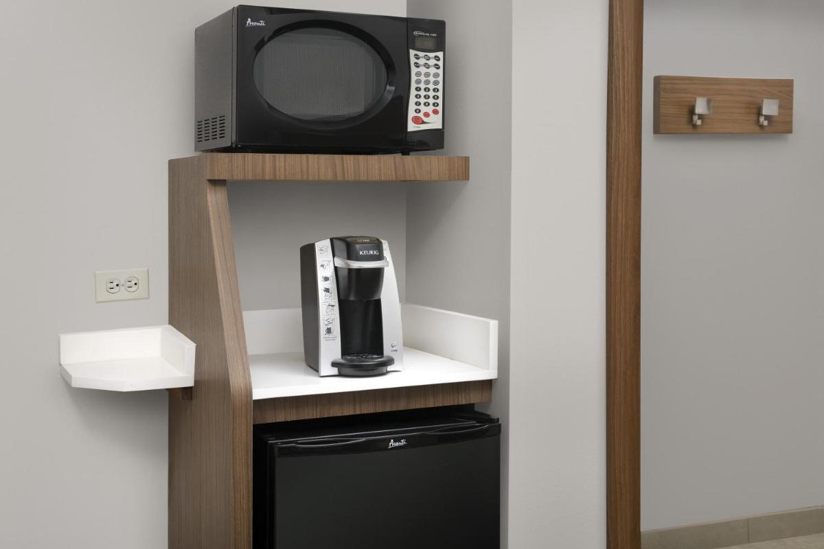 Holiday Inn Express San Antonio North Riverwalk Area an IHG Hotel - image 7