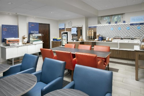 Holiday Inn Express San Antonio North Riverwalk Area an IHG Hotel - image 9