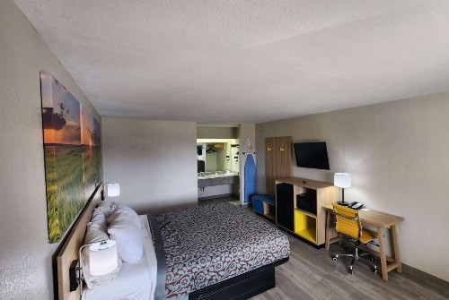 Days Inn Windcrest by Wyndham San Antonio - image 2