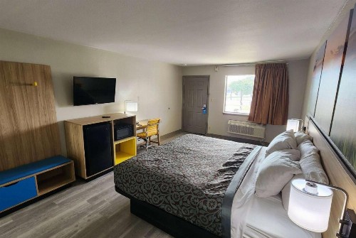 Days Inn Windcrest by Wyndham San Antonio - image 4