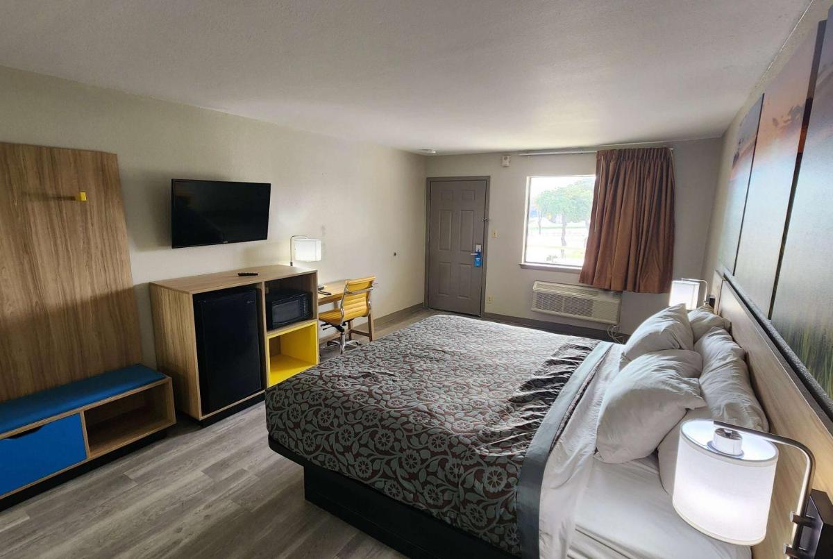 Days Inn Windcrest by Wyndham San Antonio - image 4